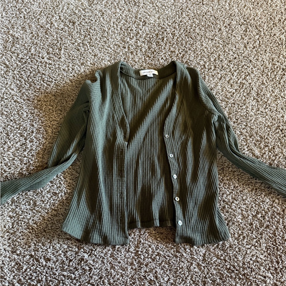 Amour vert Women's Green Ribbed Sweater